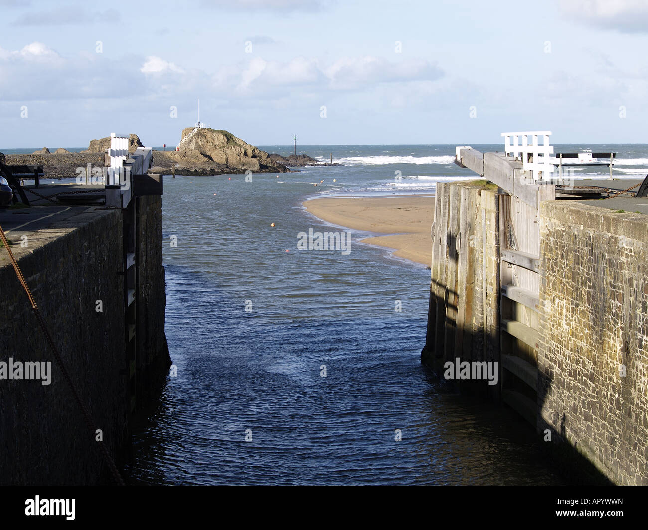La mer de Bude écluse a été construite pour permettre l'accès aux navires marchands des côtes du canal de Bude, et le quai supérieur et inférieur à Bude. Banque D'Images