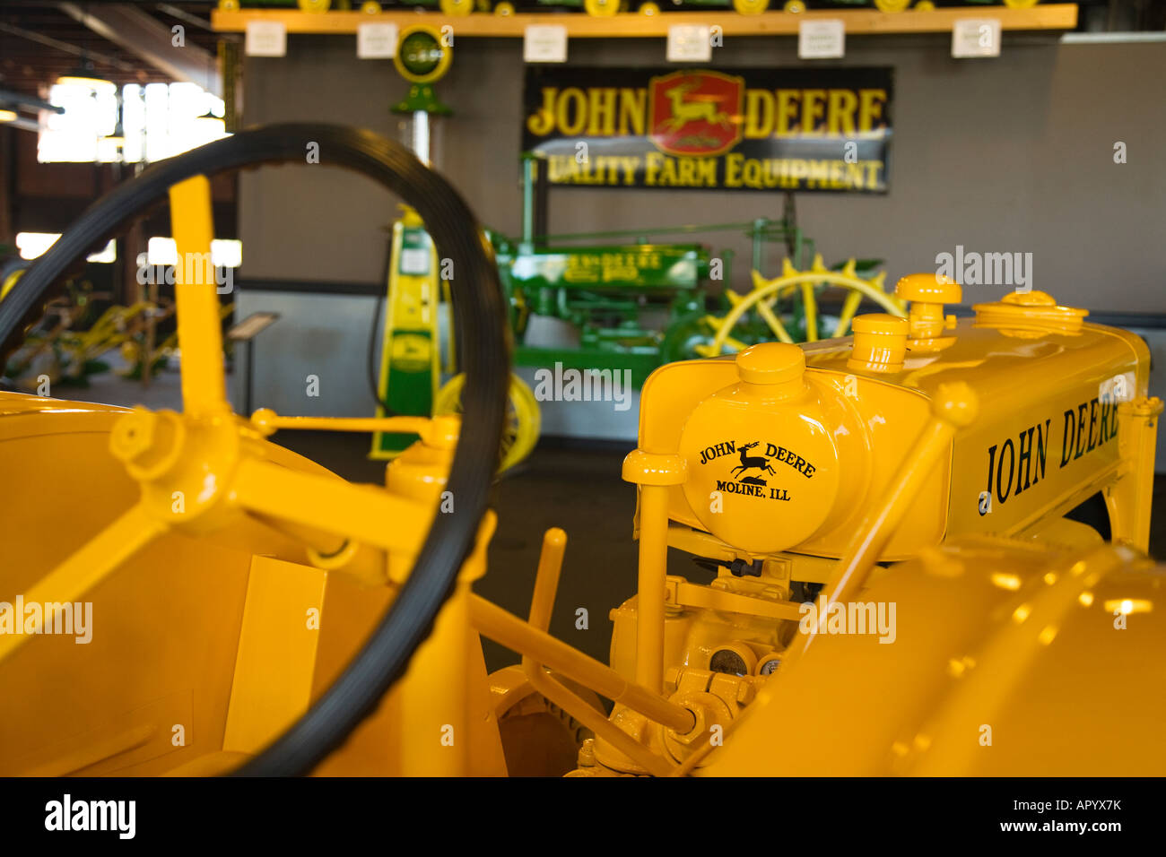 L'ILLINOIS Moline sur volant jaune John Deere tracteur restauré Collections Centre farm et l'équipement agricole Banque D'Images