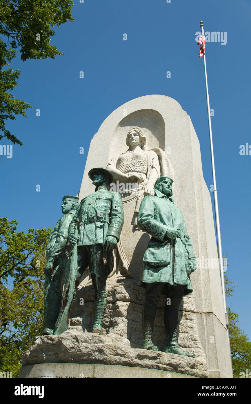 Oak Park ILLINOIS Statues sur Monument commémoratif de guerre dans le parc de Scoville Banque D'Images