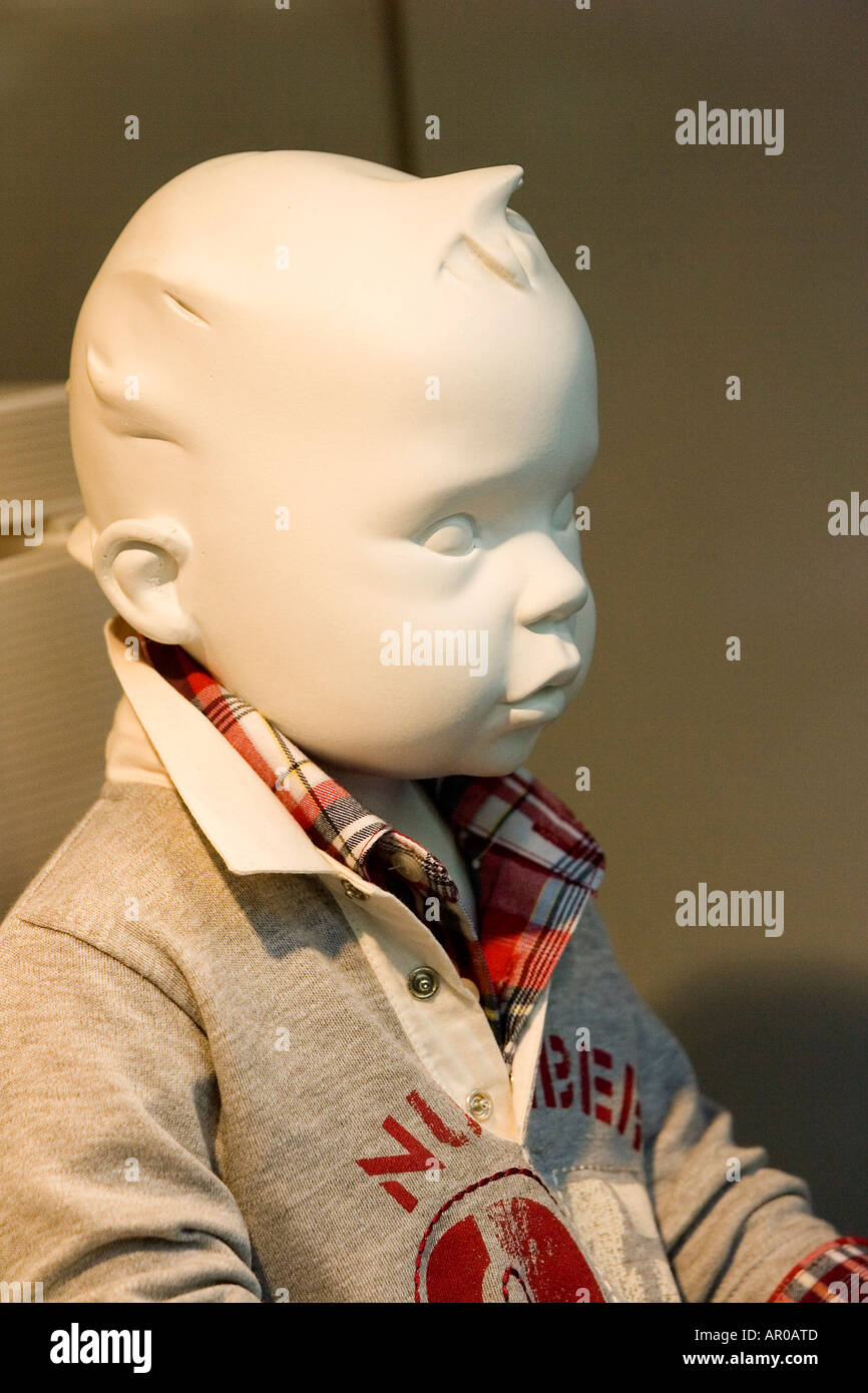 Mannequin à un show case Banque D'Images