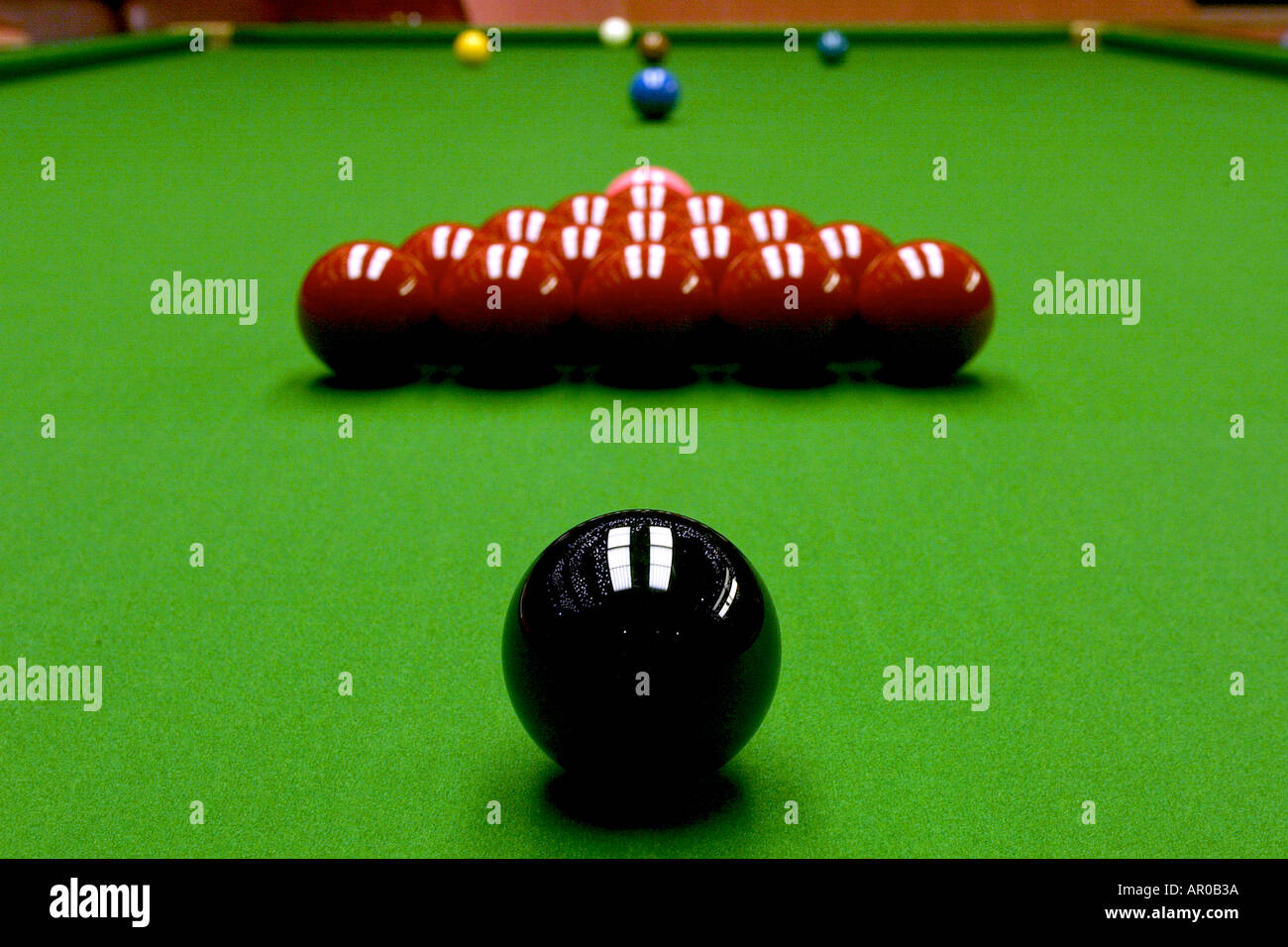 Boules de billard sur la table lors de l'édition 2004 des Championnats du monde de snooker au théâtre Crucible Sheffield Banque D'Images