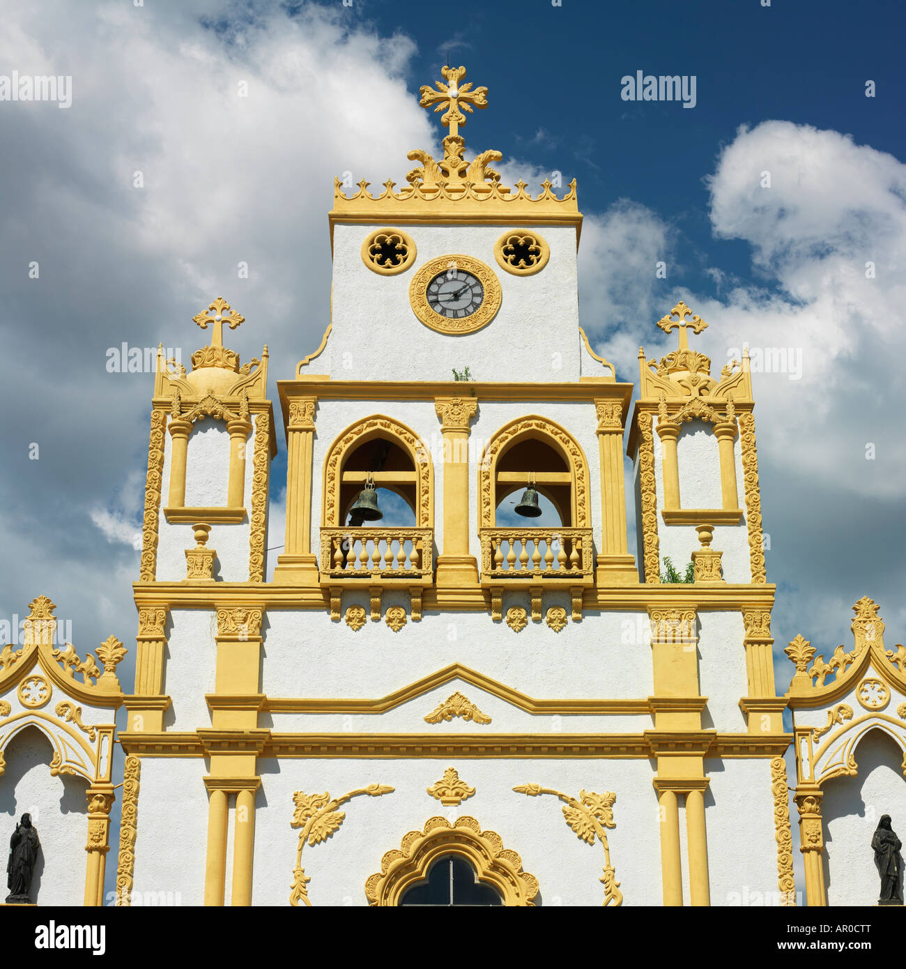 Une église catholique romaine en Colombie, Amérique du Sud Banque D'Images