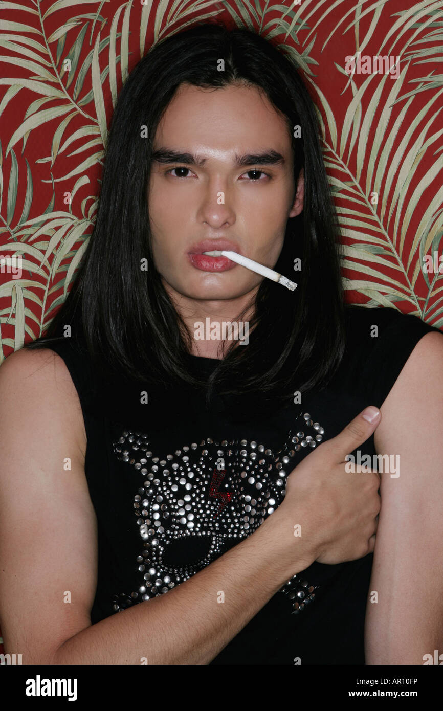 Punk Rocker cigarette. Banque D'Images