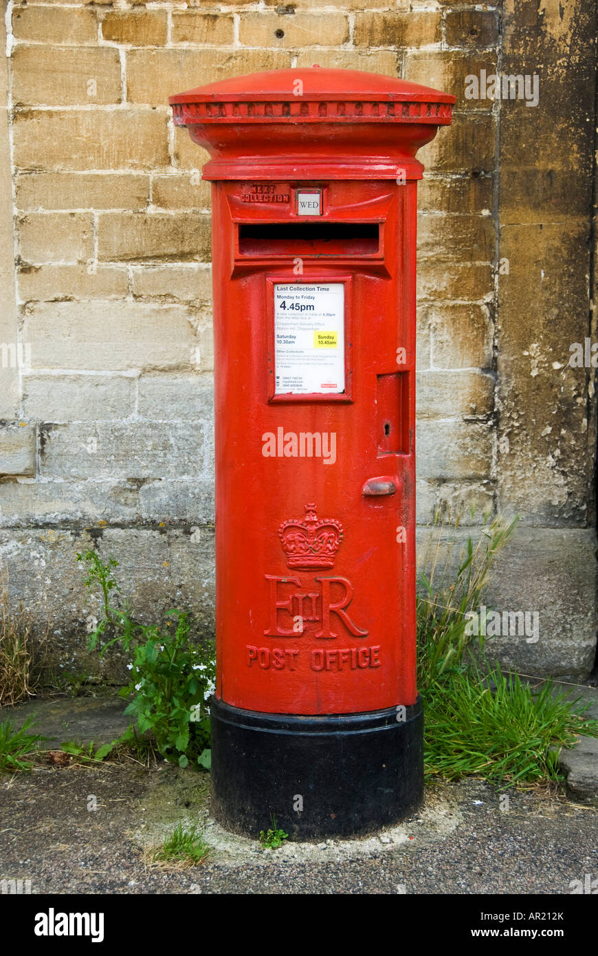 Boîte aux lettres Mail Royal rouge anglais Photo Stock - Alamy