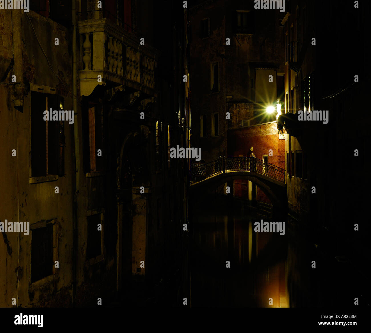 Vue de nuit canal in Venice Banque D'Images