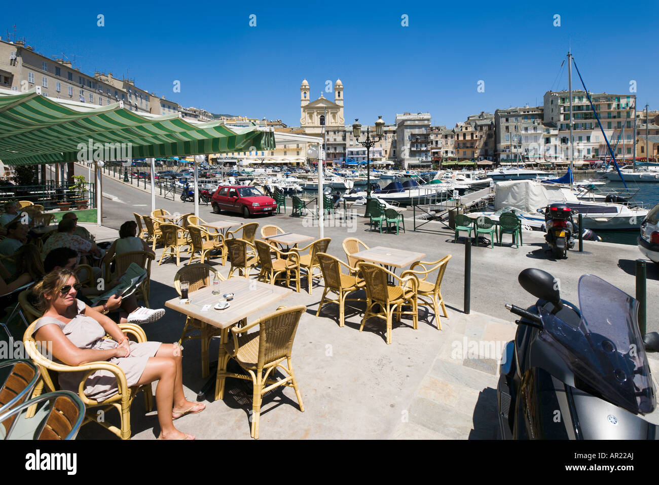 Cafe dans les Vieux Port en direction de Terra Vecchia, Bastia, Corse,  France Photo Stock - Alamy