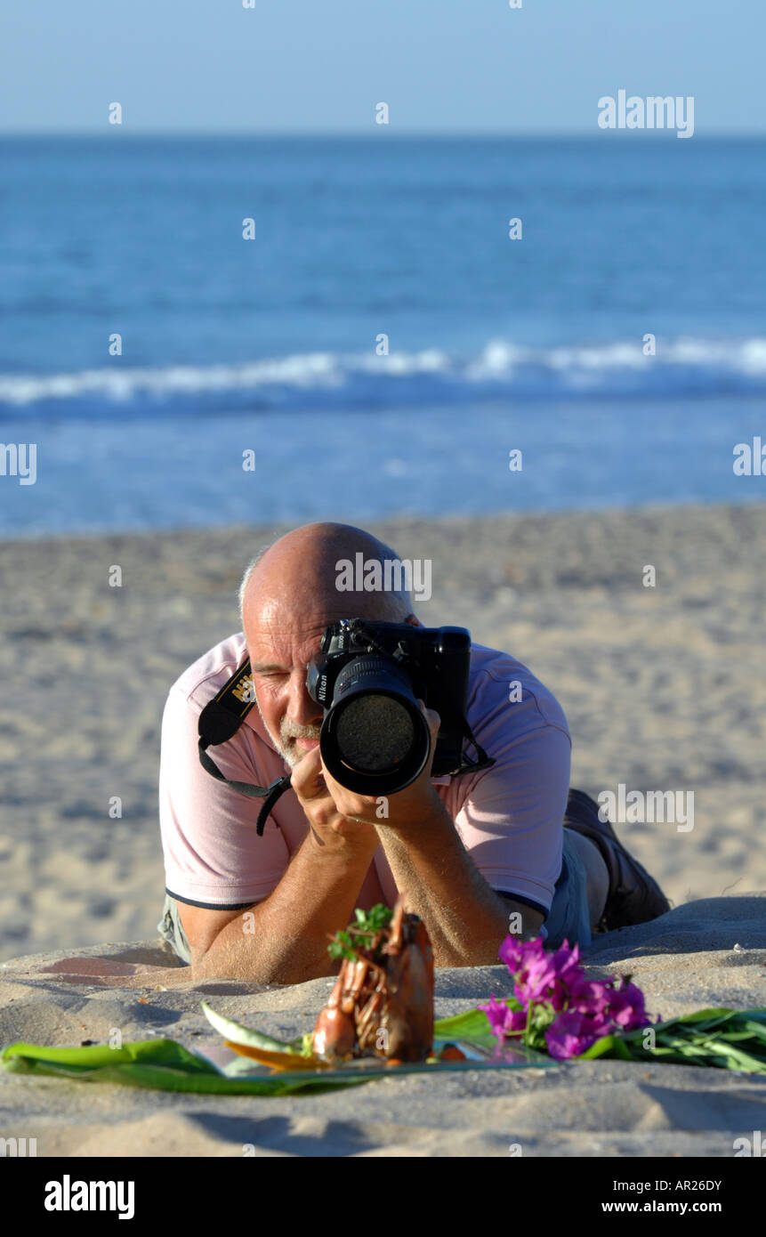 Photographe alimentaire alimentaire photographier sur une plage Banque D'Images