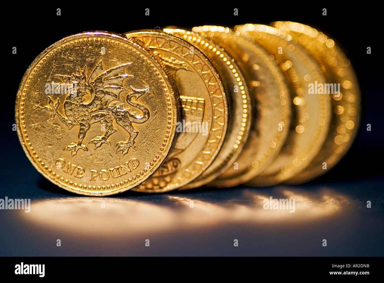 British pound coins avec relfections Banque D'Images