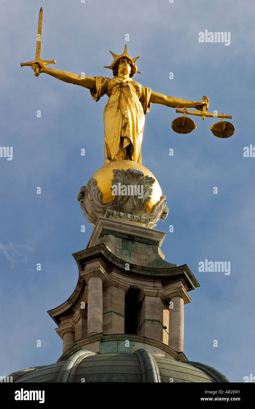 Balance de la Justice, la cour pénale centrale Old Bailey Londres Conçu par E W Mountford Banque D'Images