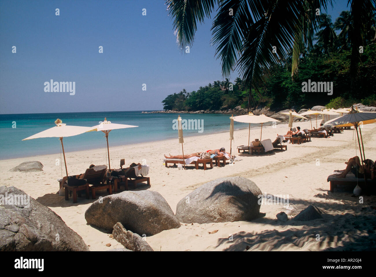 La plage de l'hôtel, l'Amanpuri, Phuket, la mer d'Andaman, Thaïlande Banque D'Images
