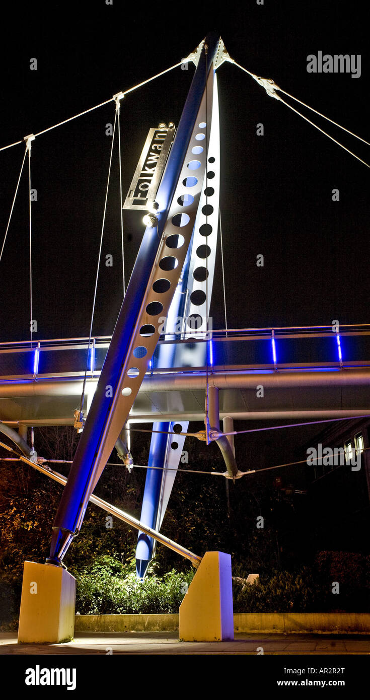 Les ponts pour piétons près de Musée Folkwang dans la nuit, l'Allemagne, en Rhénanie du Nord-Westphalie, région de la Ruhr, à Essen Banque D'Images