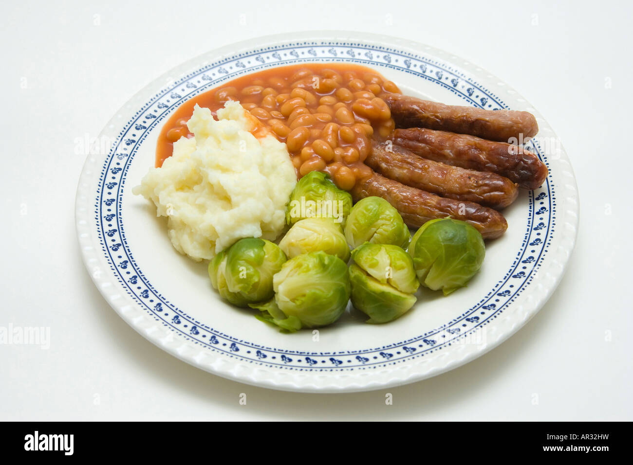 Les germes, fèves au lard, saucisses et purée de pommes de terre délicieux repas Banque D'Images