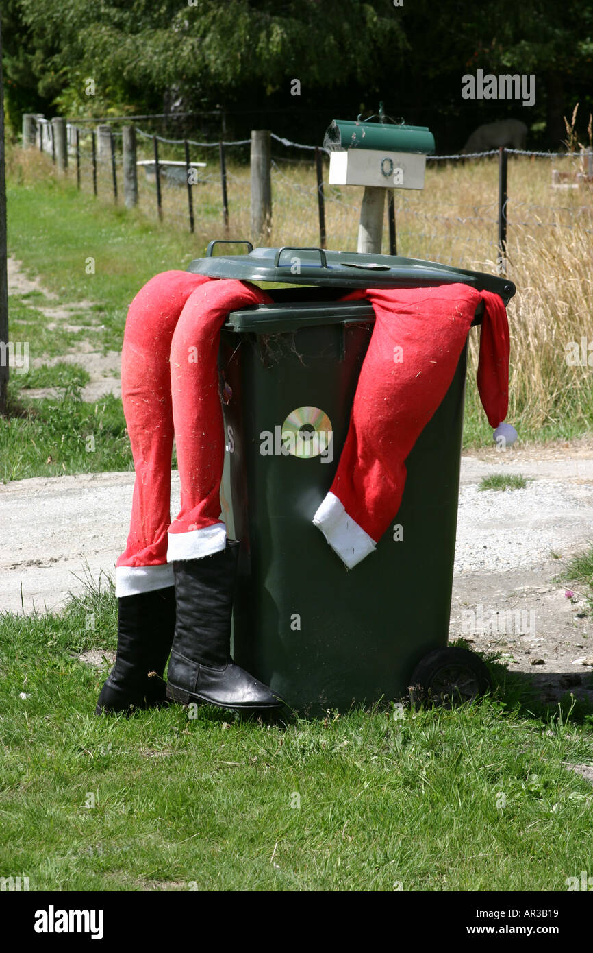 Costume Pere Noel Humour Kiwi Apres Les Fetes De Noel L Atterrissage A Poubelle Nouvelle Zelande Photo Stock Alamy Costume Pere Noel Humour Kiwi Apres Les Fetes De Noel L Atterrissage A Poubelle Nouvelle Zelande Photo Stock Alamy