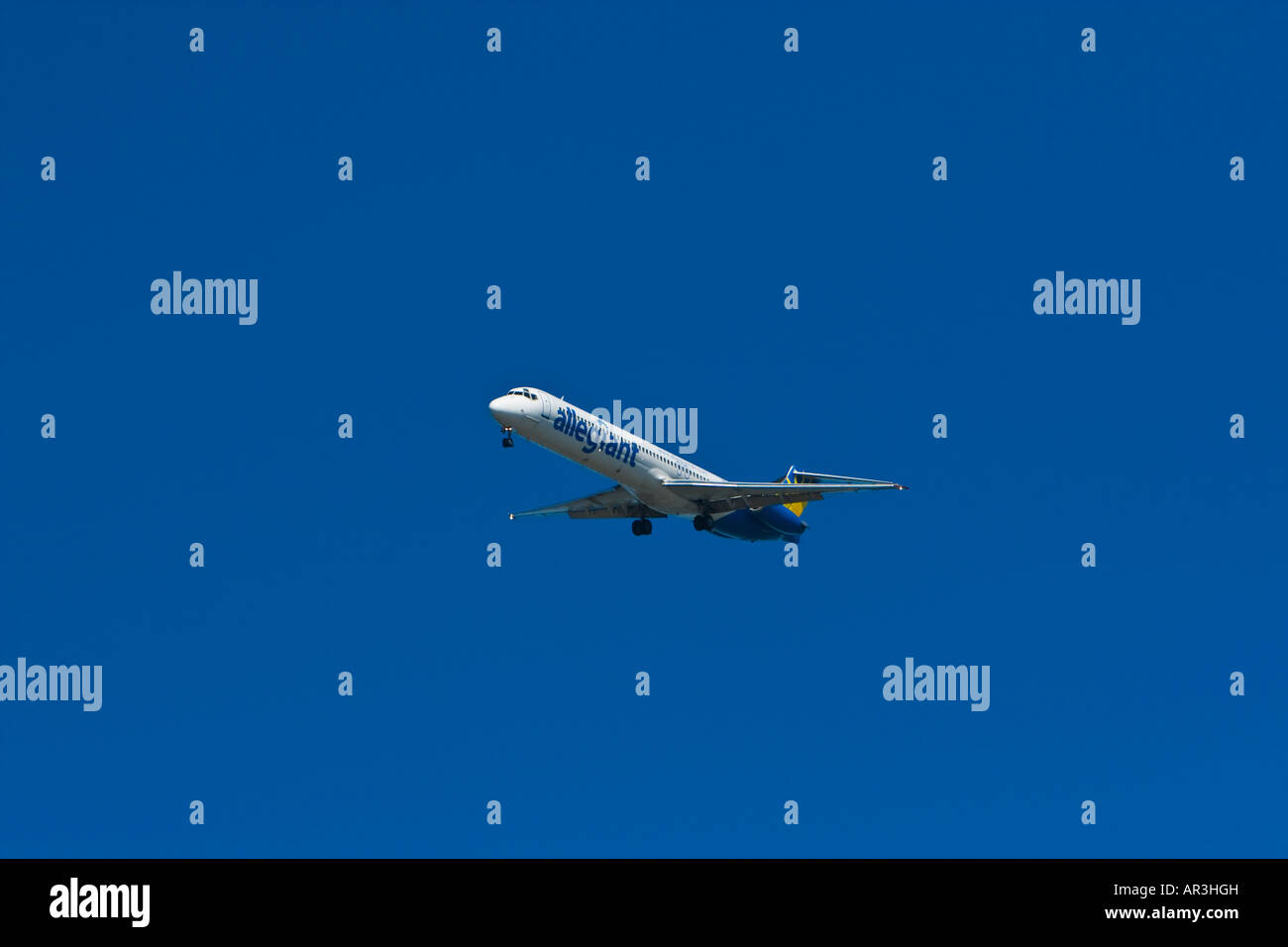 Une matrice Allegiant Airlines avion à réaction de l'approche à l'atterrissage Banque D'Images