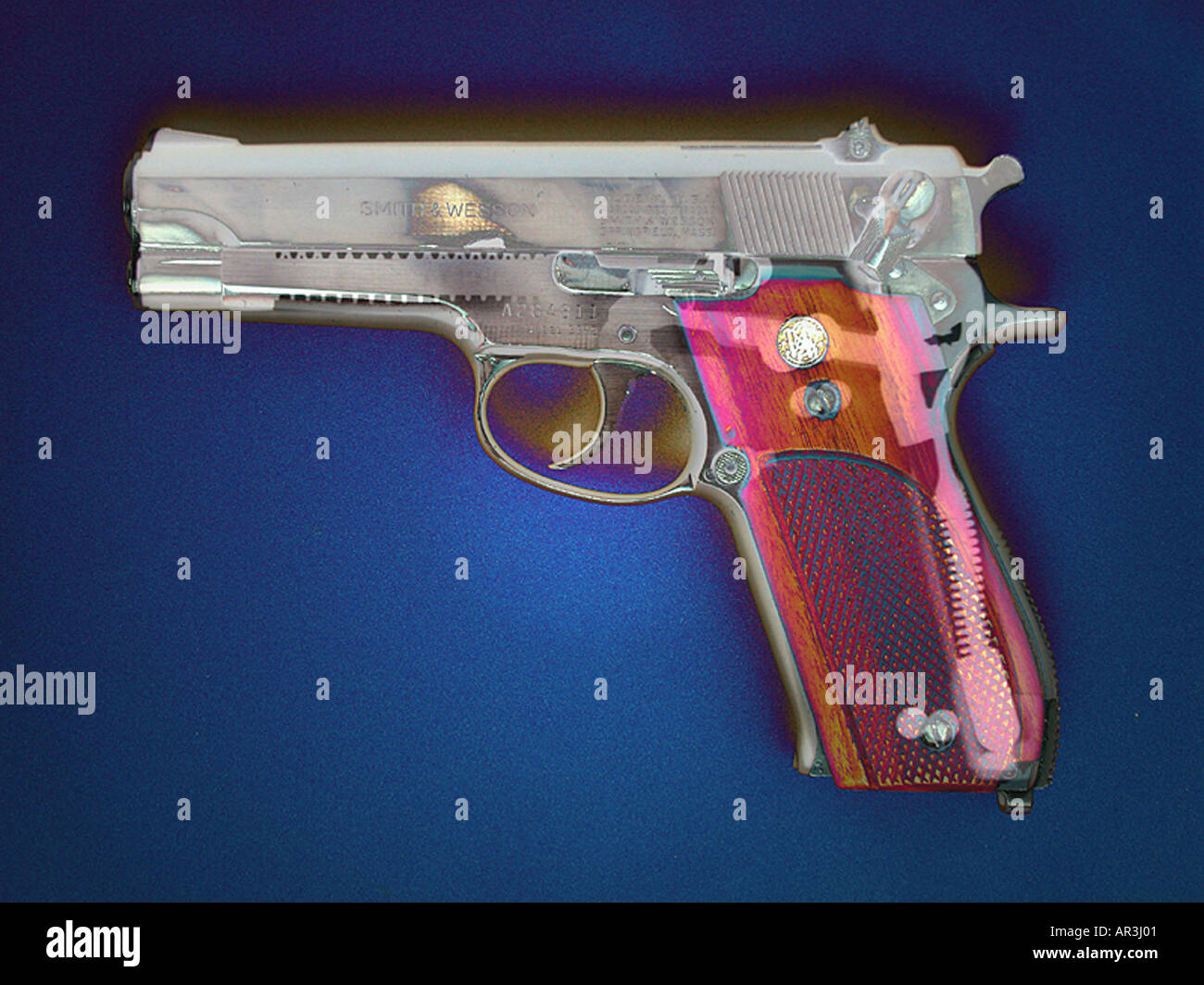 Smith et Wesson 9mm pistolet Composite image de xray et photo de l'arme Banque D'Images