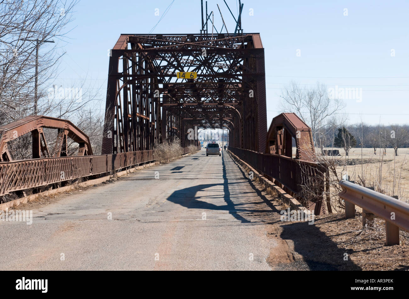 Pont historique de Lake Overholser Steel Truss sur l'ancienne route 66 juste à l'ouest de Bethany, Oklahoma, mais dans les limites de la ville d'Oklahoma City, États-Unis Banque D'Images