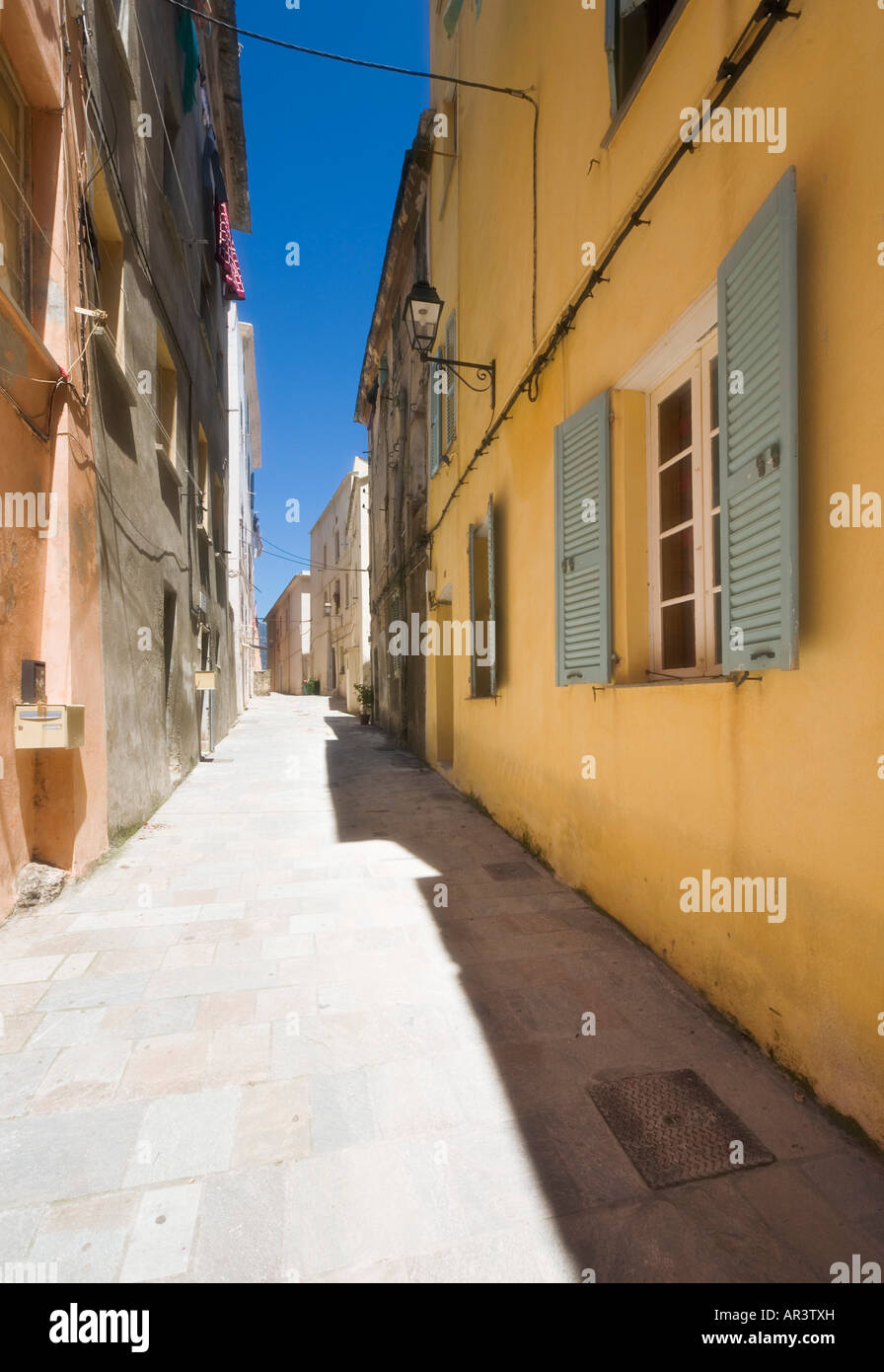 Soft Focus d'une rue typique et maisons dans Terra Nova, Citadelle, Bastia, Corse, France Banque D'Images