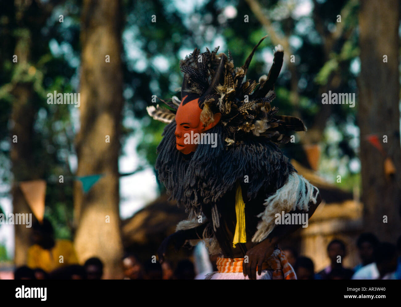 La Zambie Witch Doctor Wearing Mask Banque D'Images