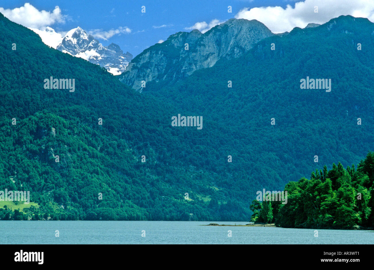 Le lac de Todos Los Santos et les montagnes, au Chili Banque D'Images