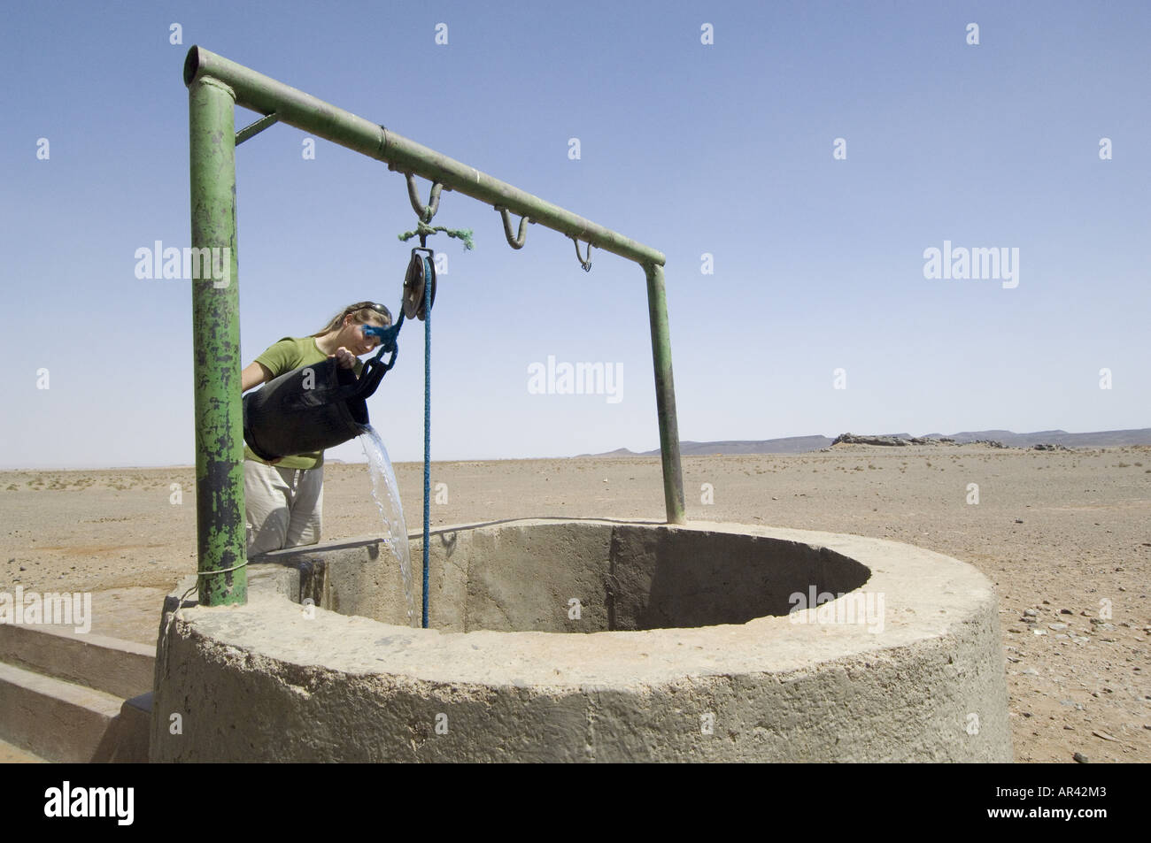 Bien au paysage aride, Maroc Banque D'Images