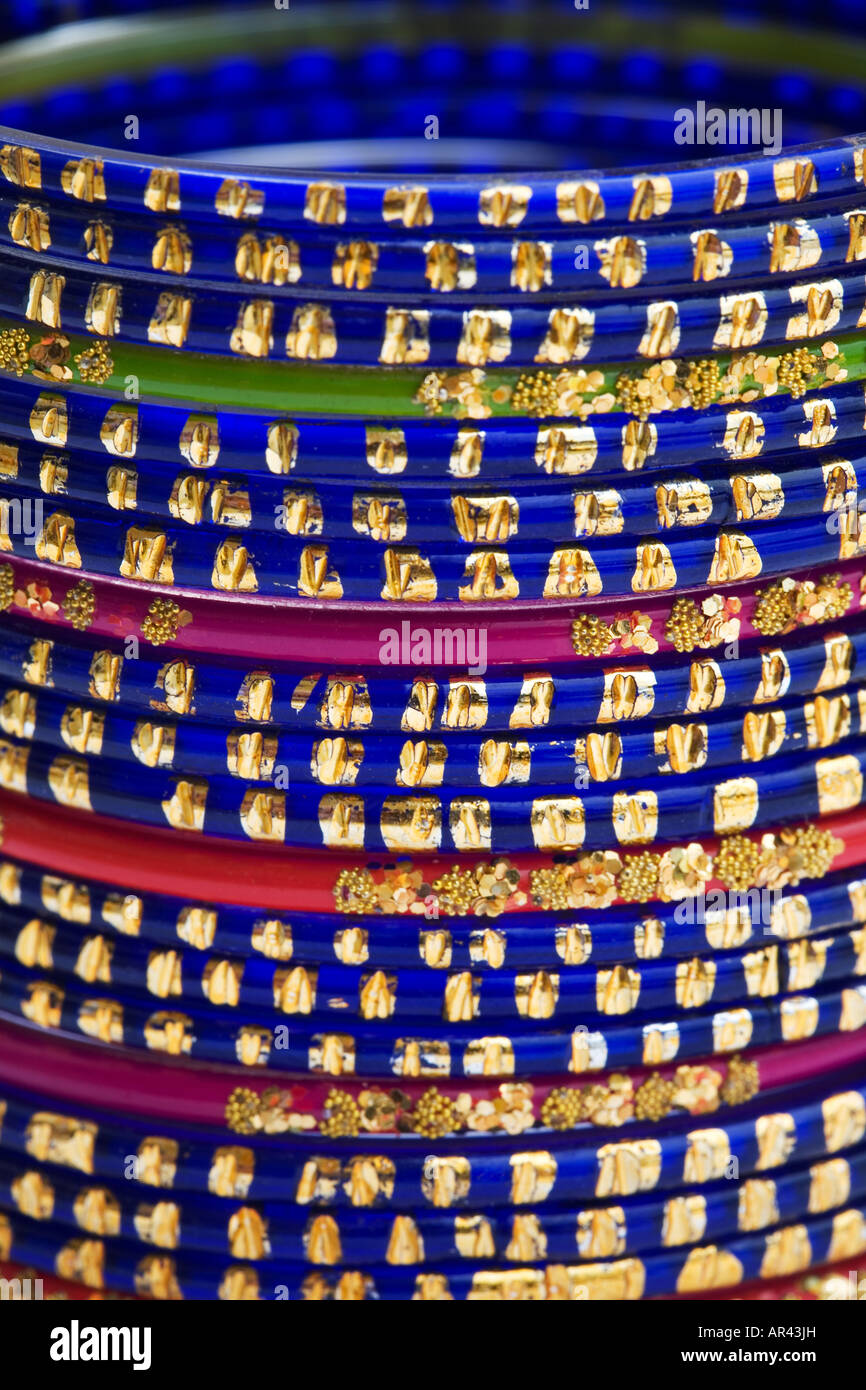 Verre indiens bangles colorés Banque D'Images