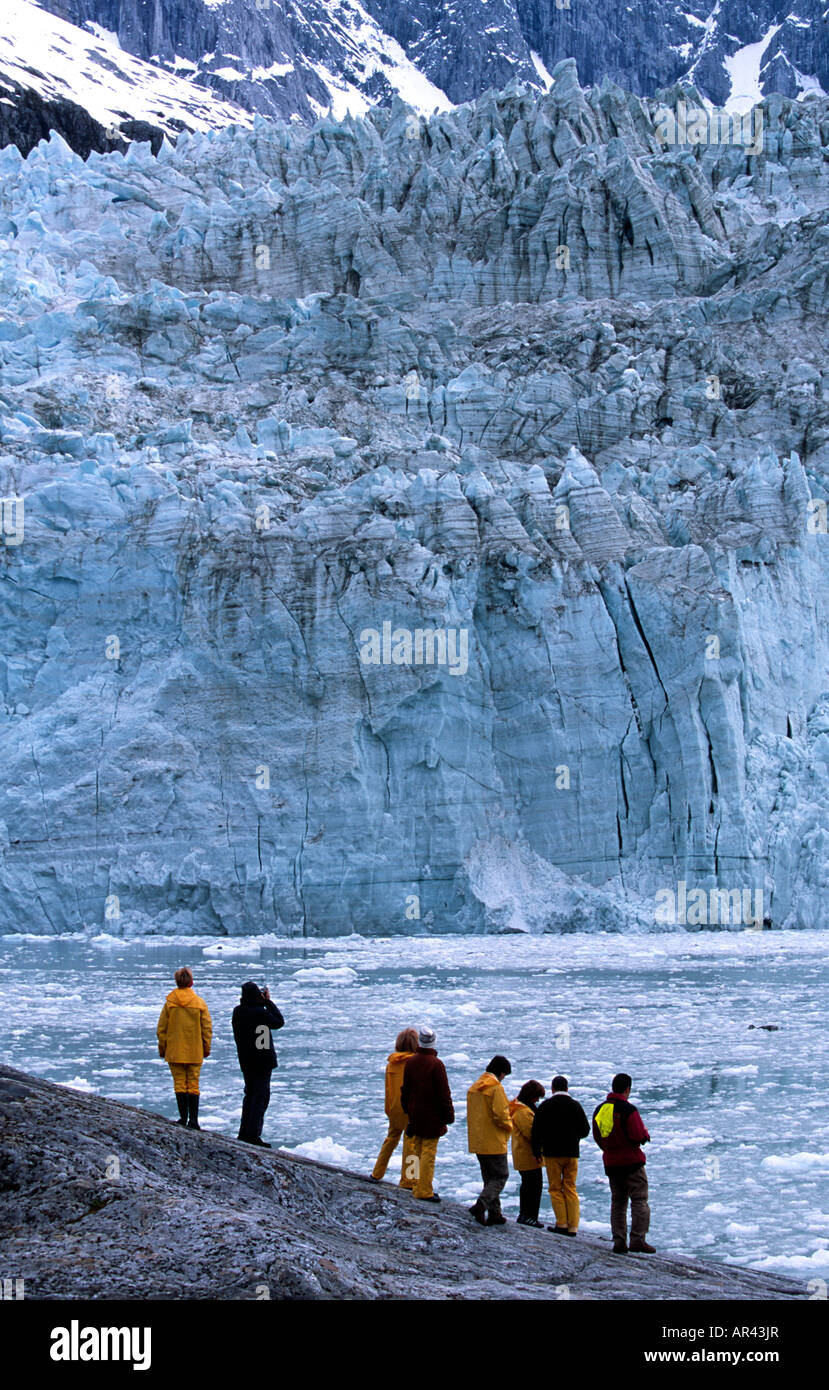 Les passagers près de Glacier Pia fjords du sud du Chili Banque D'Images