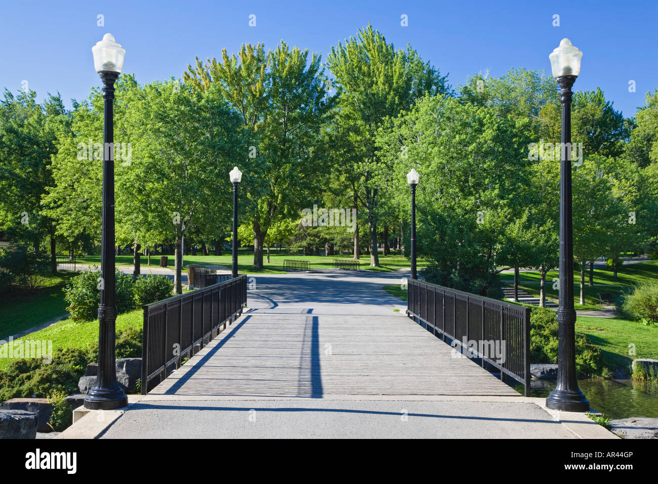 Pont à pied dans le parc Lafontaine l'un des plus populaires de Montréal centre-ville de parcs, Montréal Québec Canada Banque D'Images