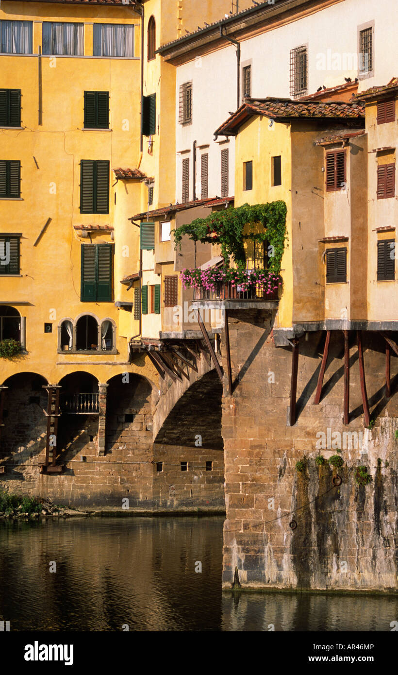 Le Ponte Vecchio et l'Arno, Florence Banque D'Images
