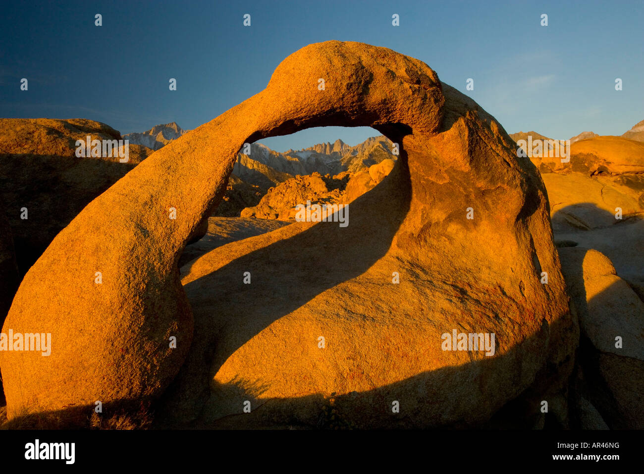 Arch dans Alabama Hills est de Sierras près de Lone Pine, en Californie Banque D'Images