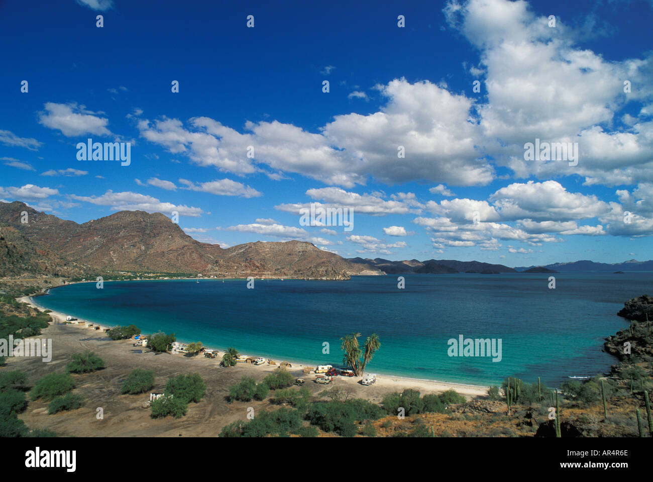 Bahia Concepción et RV s campé sur Playa Coyote Baja California Sur le Mexique Banque D'Images