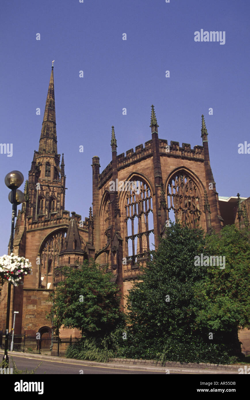 St Michaels Spire et ruines de l'ancienne cathédrale de Coventry Coventry West Midlands England Banque D'Images