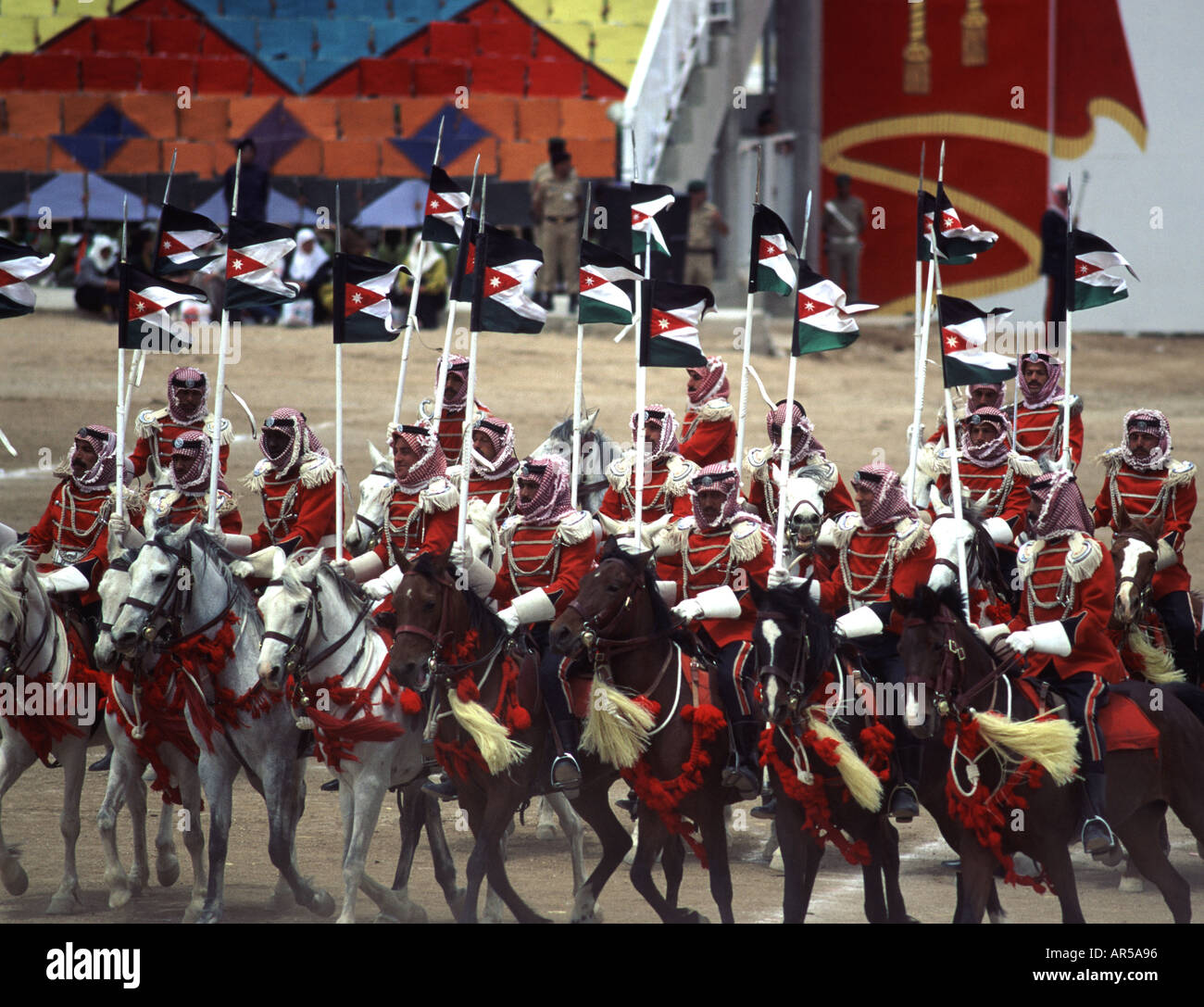 Royal Jordanian forces armées de cavaliers pendant un défilé militaire à parade près d'Amman Banque D'Images