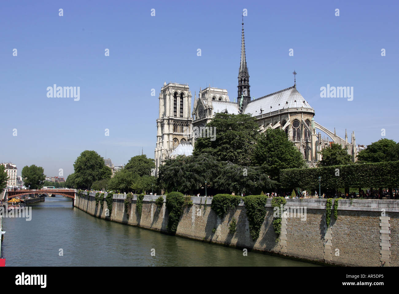 Une vue générale de la Cathédrale Notre Dame de Paris sur la Seine Banque D'Images