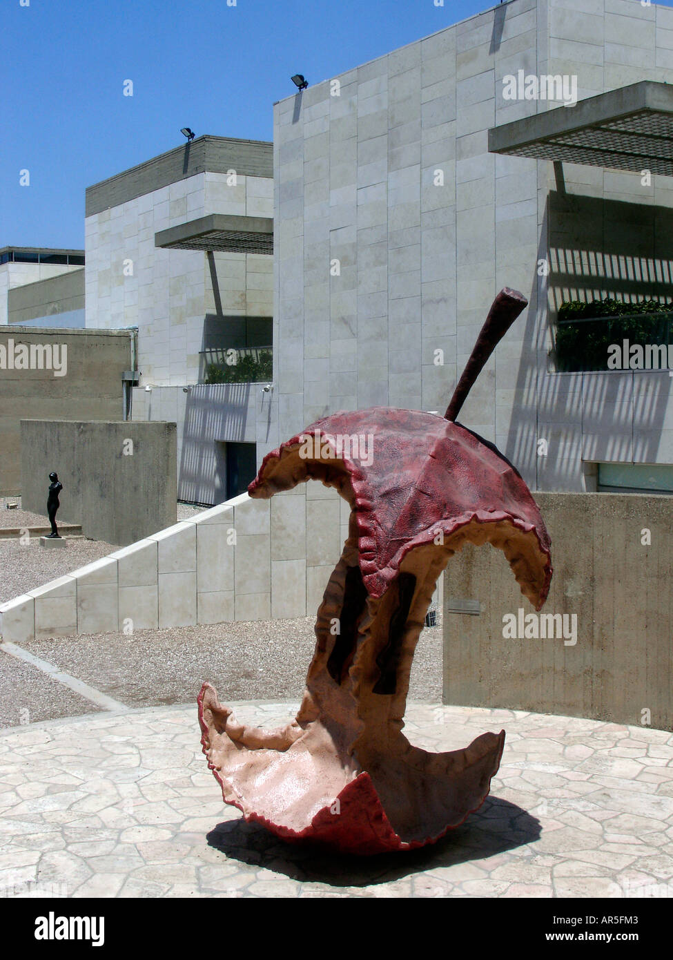 Sculpture Apple Core par Claes Oldenburg & Coosje van Bruggen 1992 au jardin Billy Rose au Musée d'Israël à Jérusalem Banque D'Images