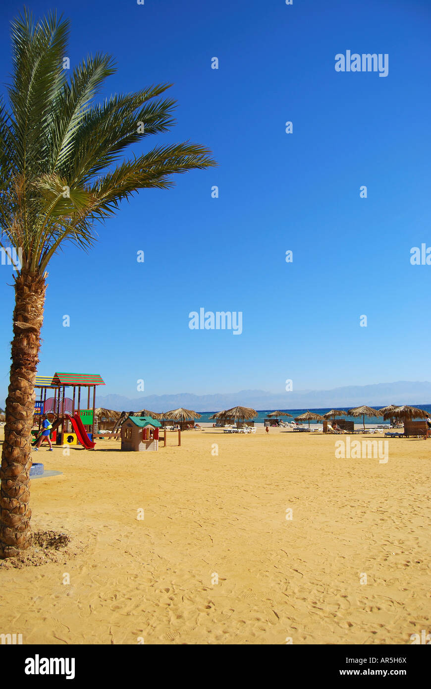 Vue de la plage, l'Intercontinental Taba Heights, Taba Heights, péninsule du Sinaï, Égypte Banque D'Images