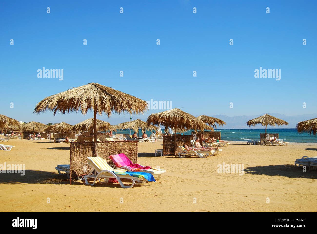 Vue de la plage, l'Intercontinental Taba Heights, Taba Heights, péninsule du Sinaï, Égypte Banque D'Images
