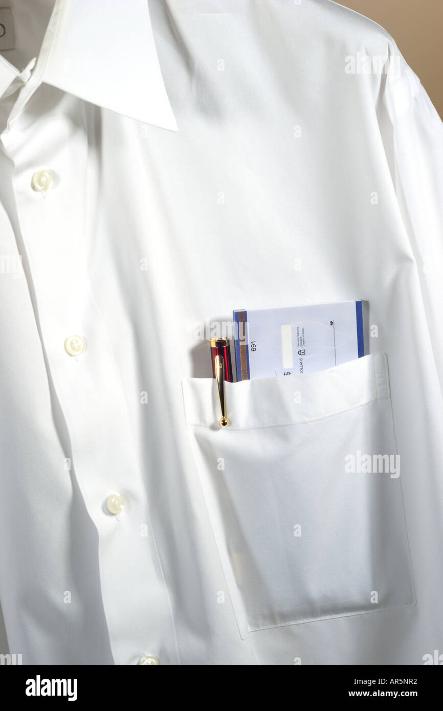 Chemise blanche avec stylo et vérifier dans la poche Banque D'Images