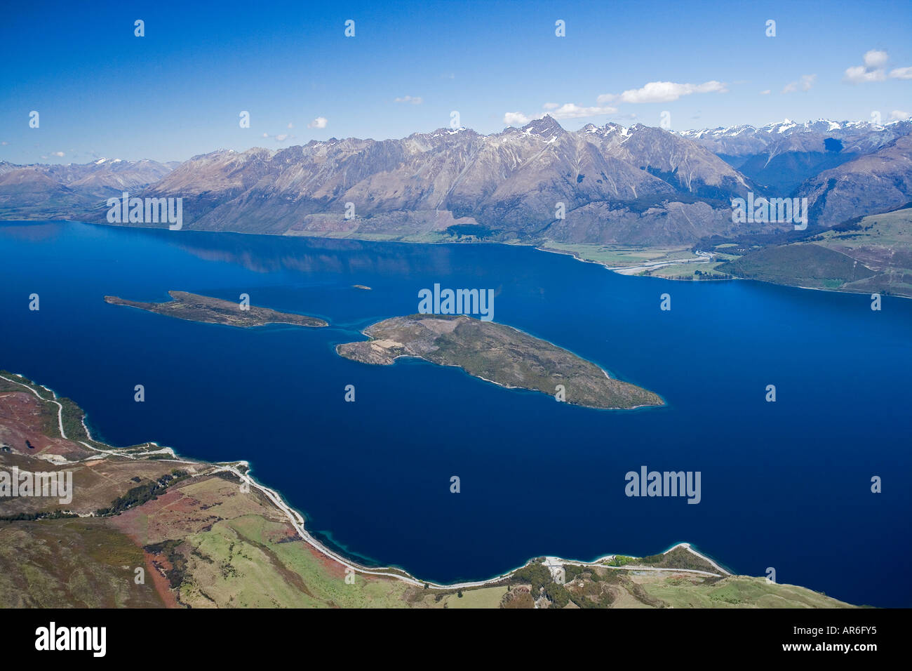 Pig Island à gauche et droite de l'île Pigeon Lake Wakatipu près de Glenorchy ile sud Nouvelle Zelande aerial Banque D'Images