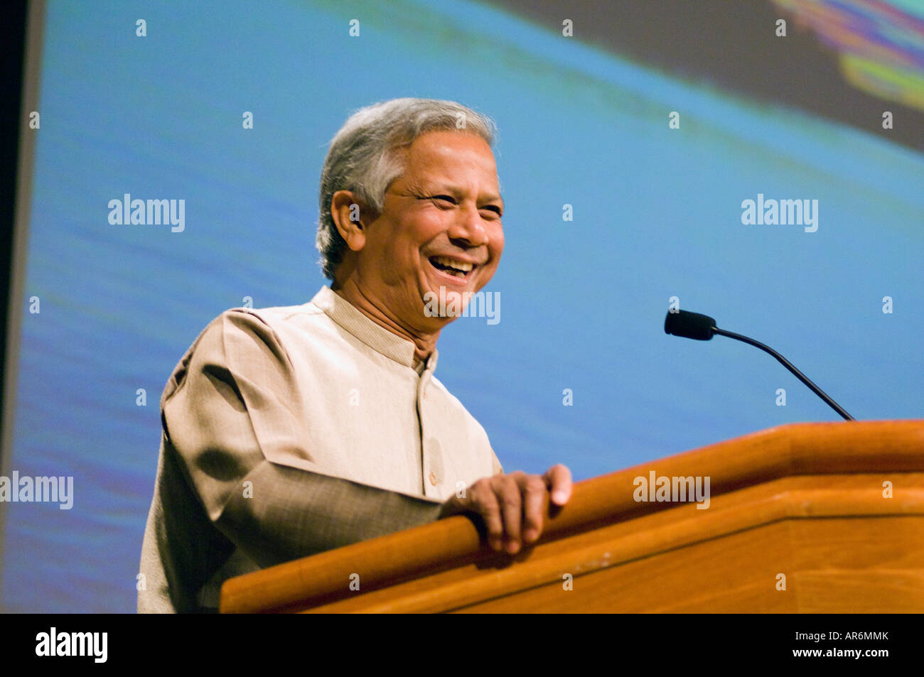 Muhammad Yunus du Bangladesh, le gagnant du Prix Nobel de la paix 2006, parle à Stockholm en Suède Banque D'Images