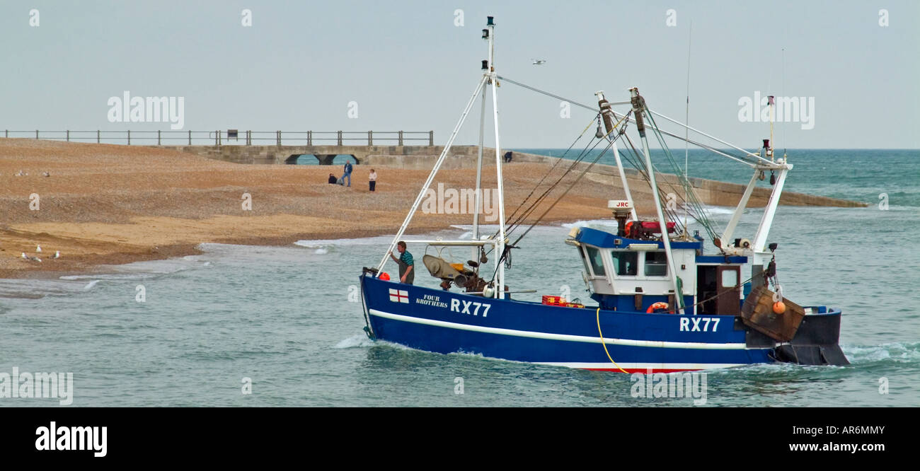 Bateau de pêche Plage Hastings Sussex England UK Banque D'Images