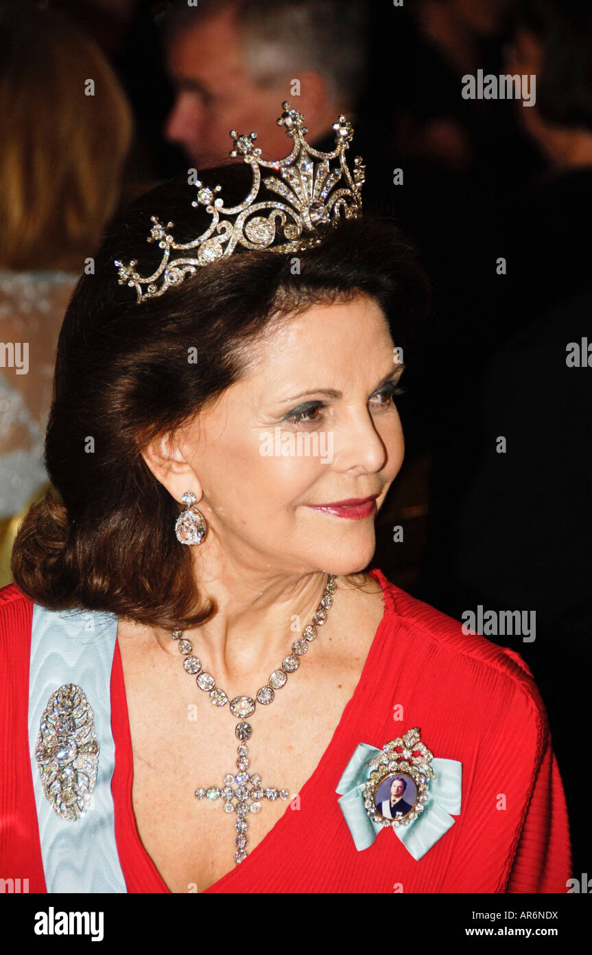 Le La reine Silvia au dîner de gala en l'honneur des lauréats du Prix Nobel de la paix dans la salle Bleue de l'Hôtel de Ville de Stockholm Banque D'Images