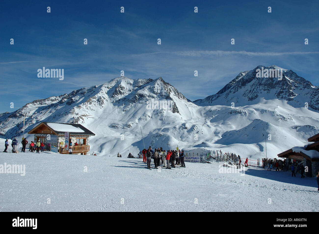 Landscapeskiers d'hiver au Chalet de la Chal  ; Les Arcs, France Banque D'Images