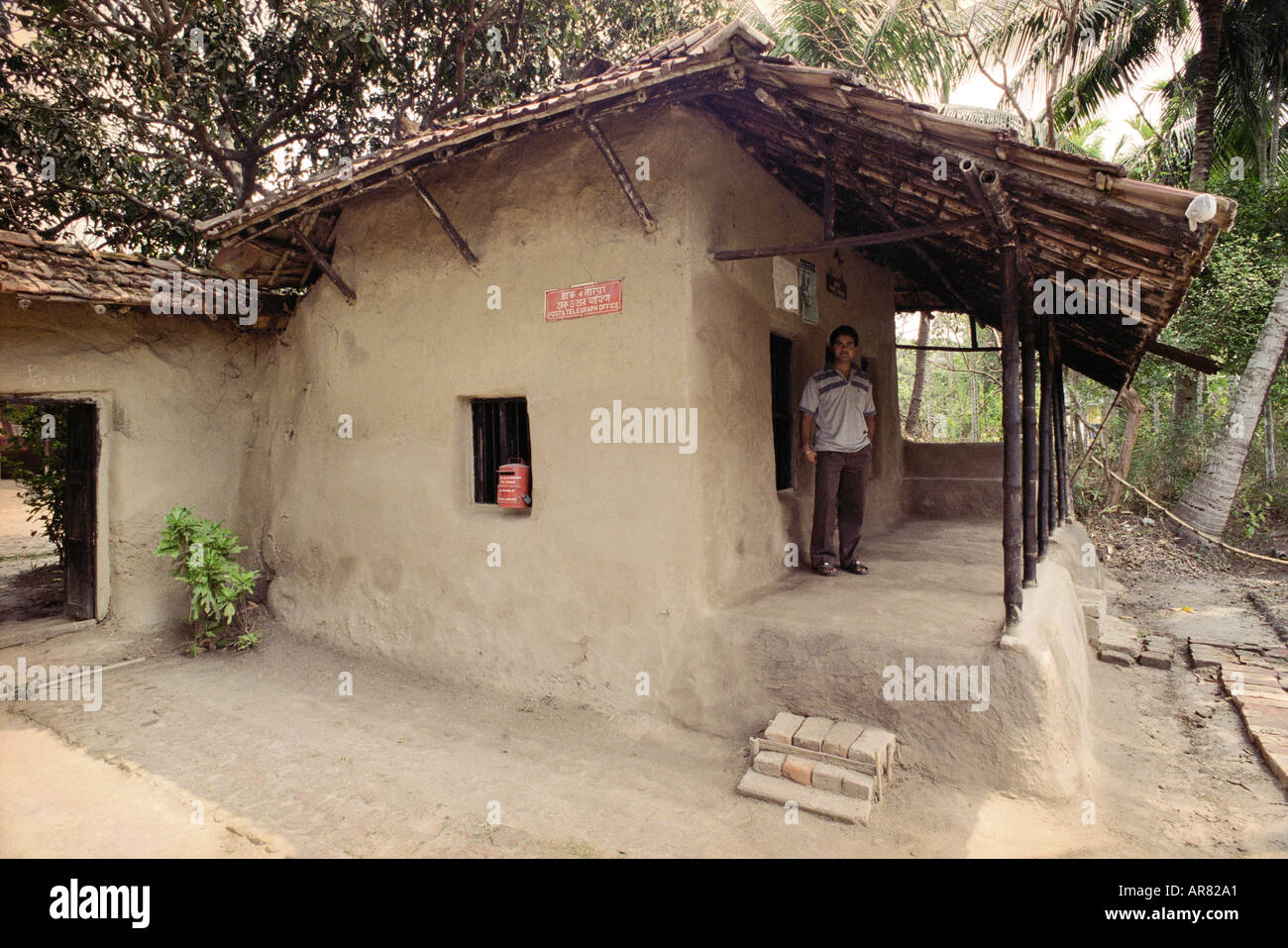 Une chambre d'un bureau de poste rural unique dans l'ouest du Bengale en Inde Banque D'Images