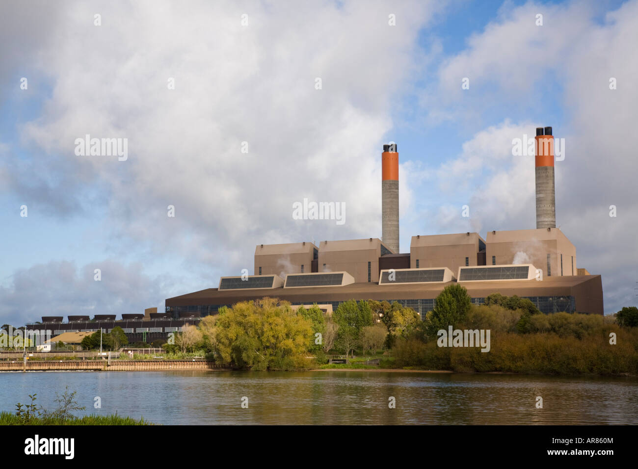 Centrale thermique à Huntly fleuve Waikato. Huntley, île du Nord, Nouvelle-Zélande Banque D'Images