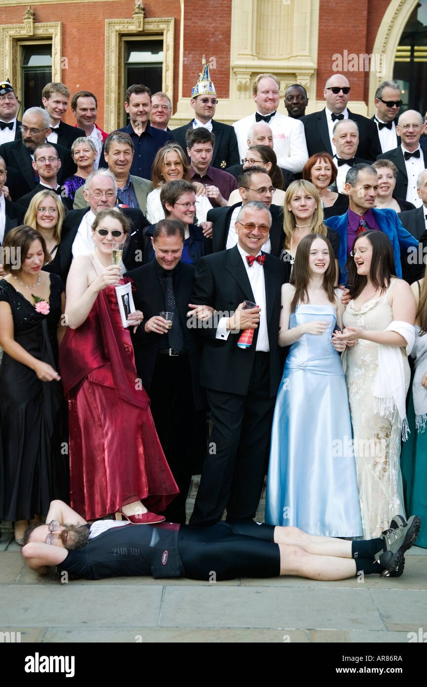 Collecte d'Prommers en groupe à l'Last Night of the Proms au Royal Albert Hall Banque D'Images