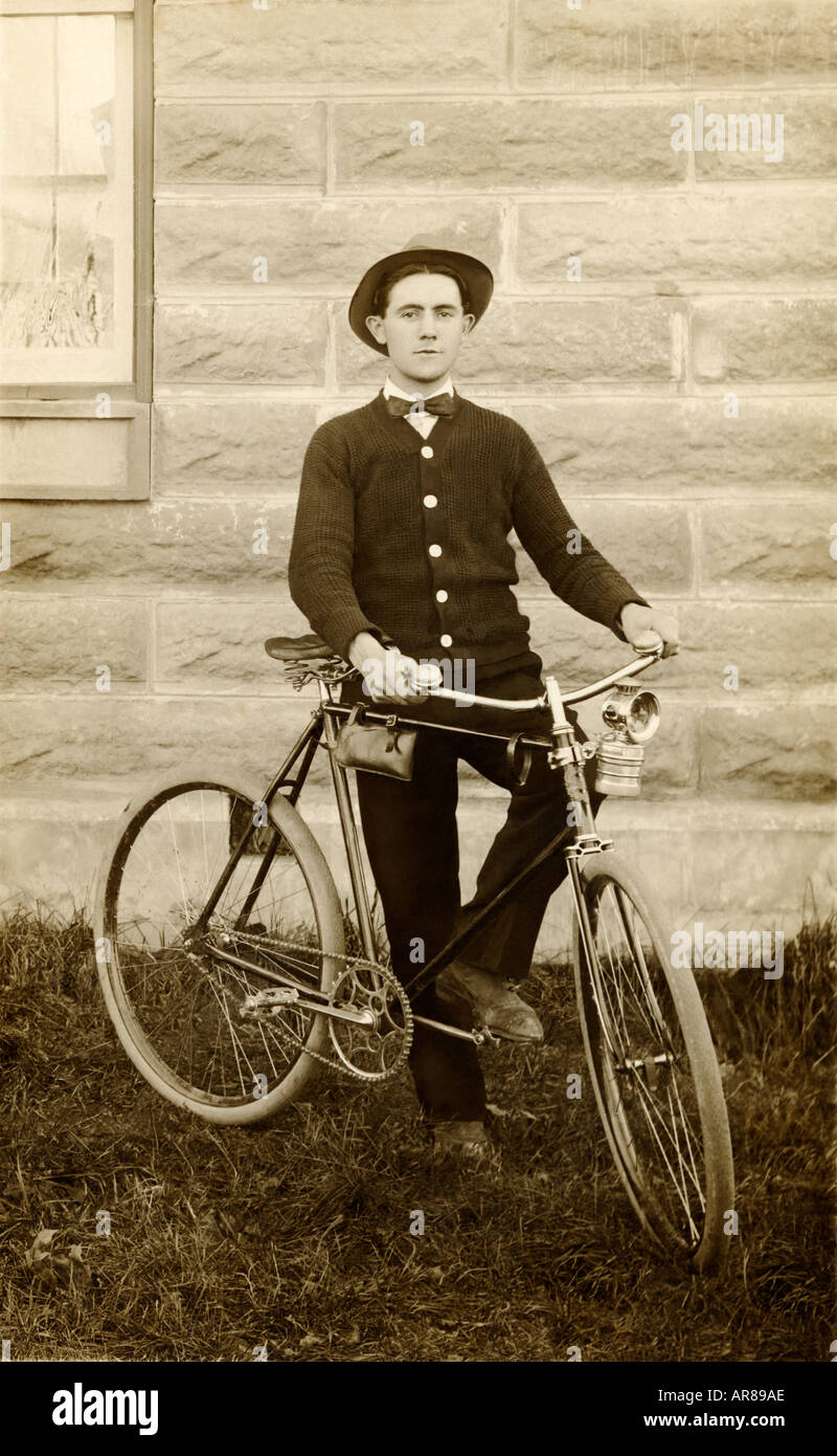 Vintage Photo de jeune homme à la location Banque D'Images