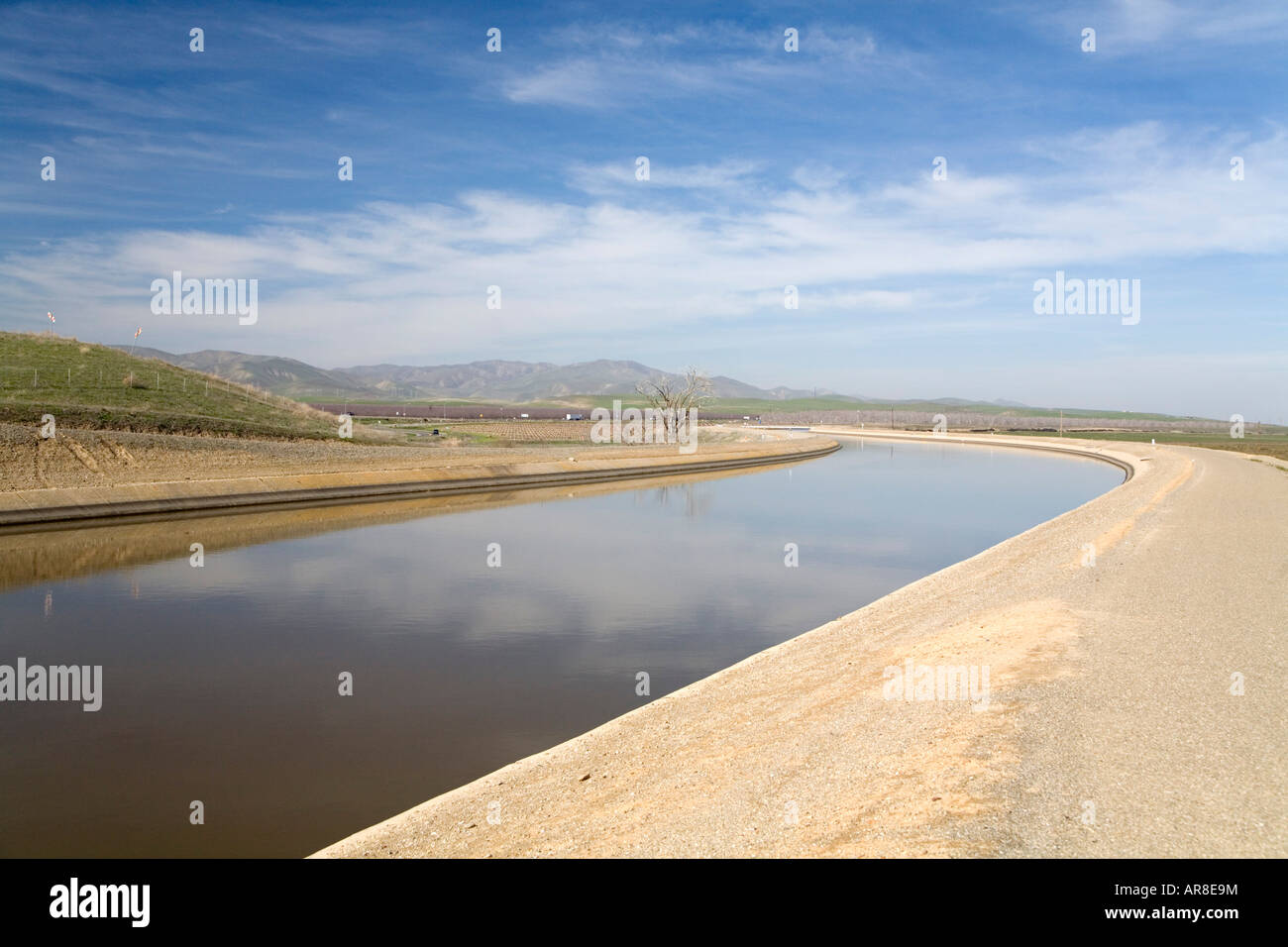 Porte de l'Aqueduc de l'eau pour l'agriculture et de personnes dans le centre et le Sud de la Californie, une partie de la Californie Projet de l'eau Banque D'Images