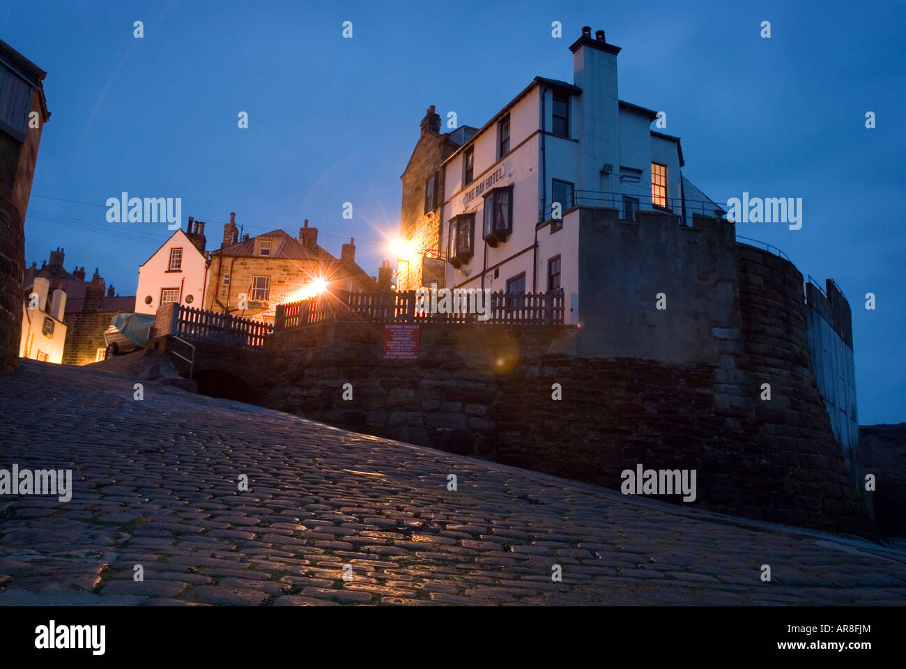 L'hôtel Bay Robin Hoods Bay à l'aube Banque D'Images