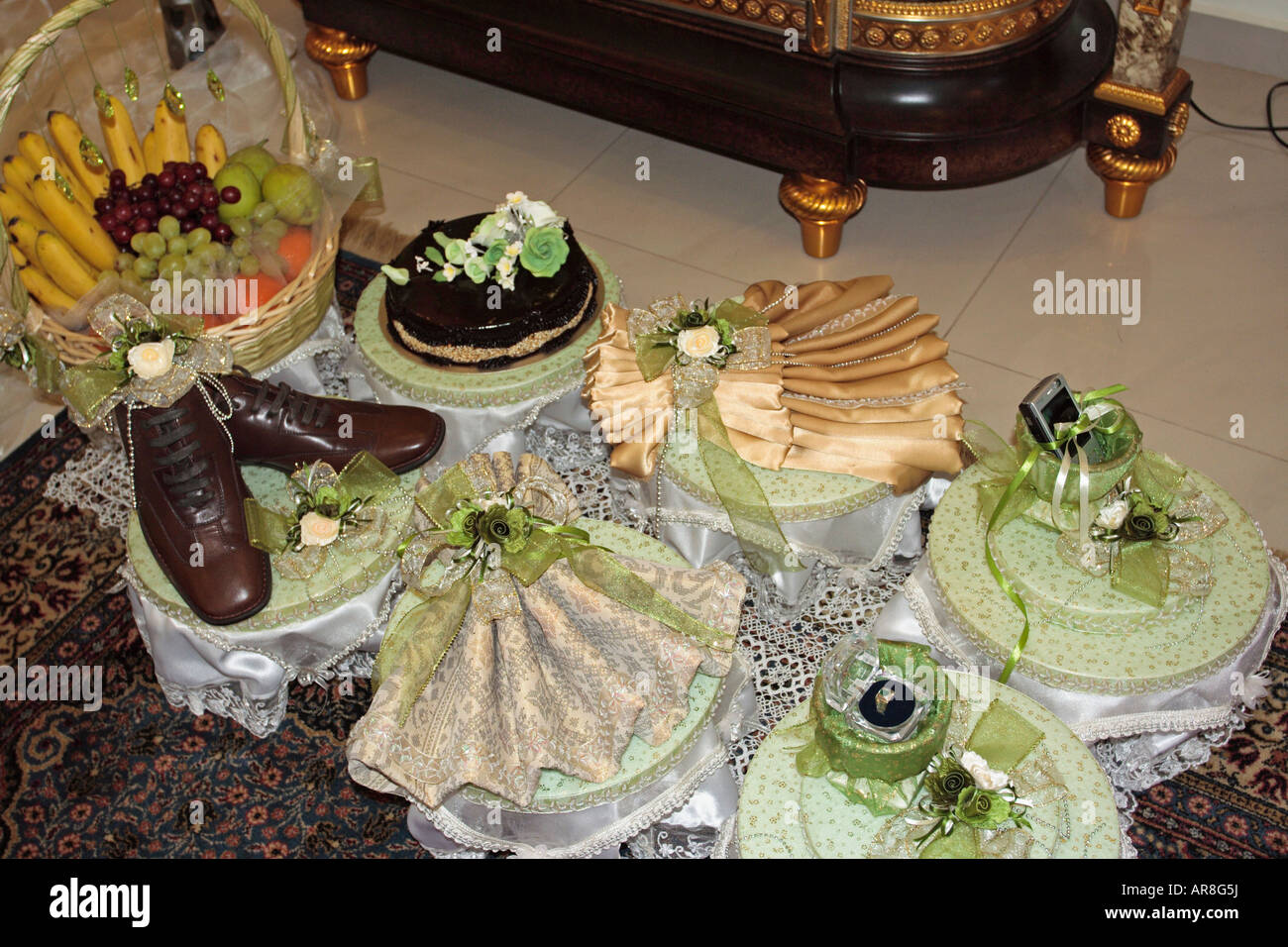 Cadeaux pour des fiançailles traditionnels malais en Malaisie Photo Stock -  Alamy