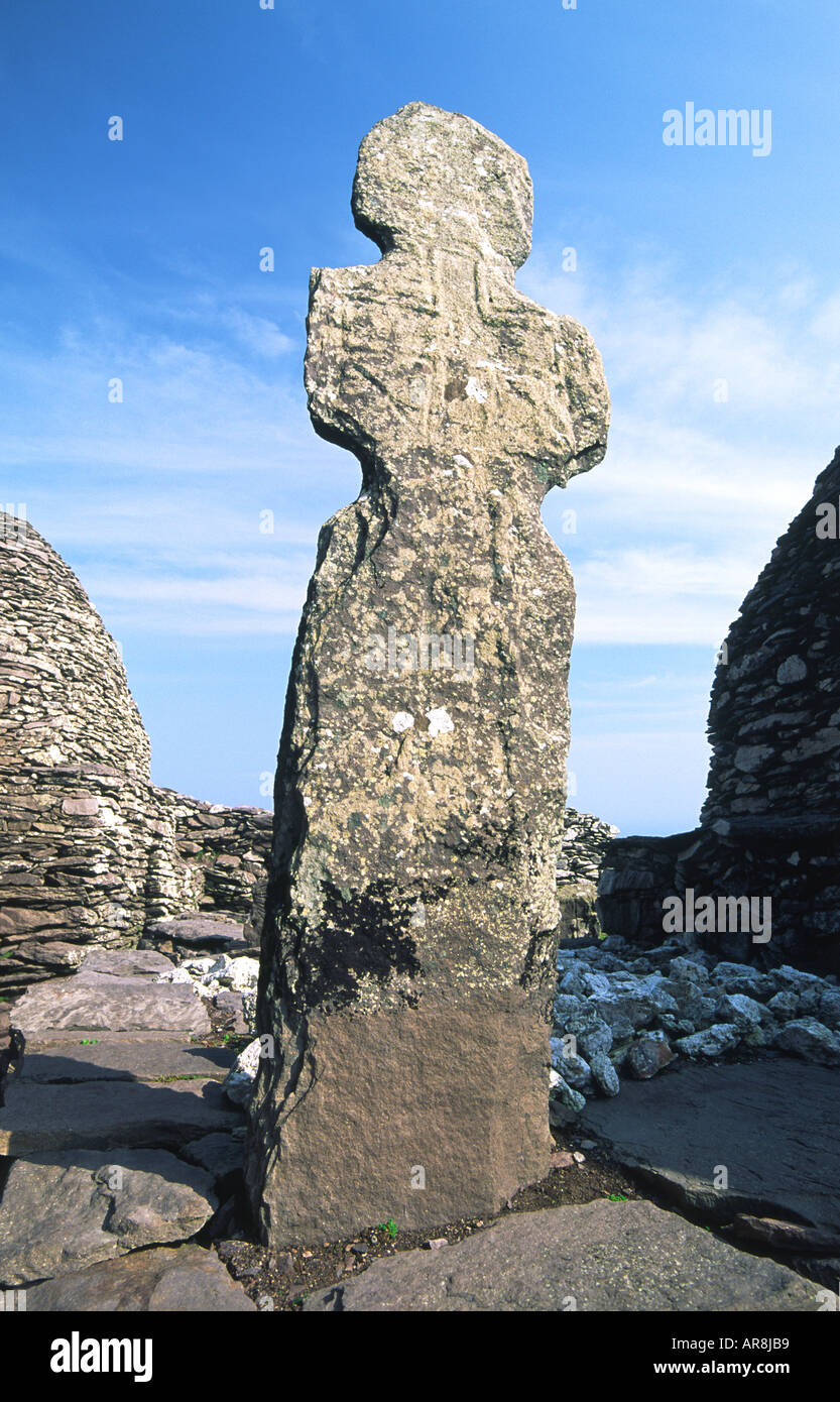 Skellig Michael Christian celtiques anciennes croix en pierre monastère sur l'île de sommet de Skellig Michael (comté de Kerry, Irlande Banque D'Images